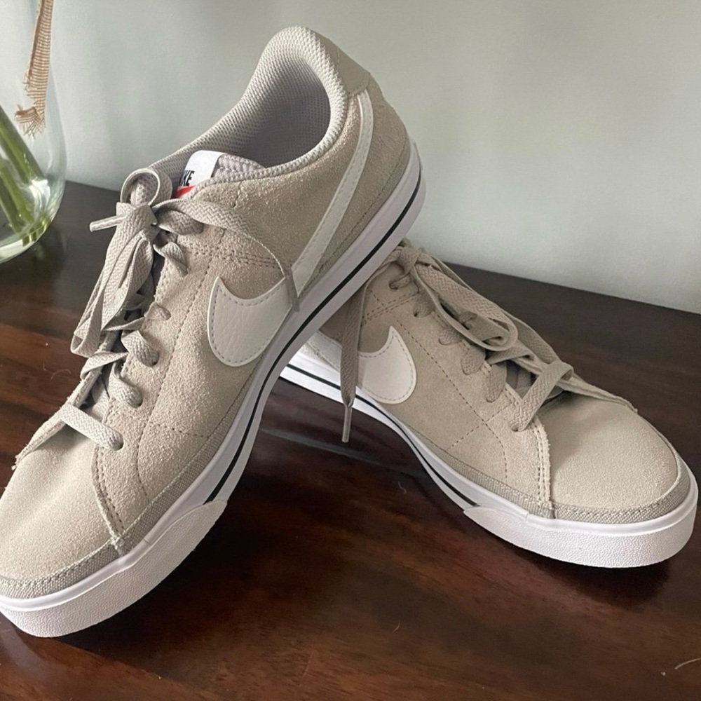 🌟FINAL MARKDOWN🌟 Nike Court Legacy Sz. M 7.5 / W 9